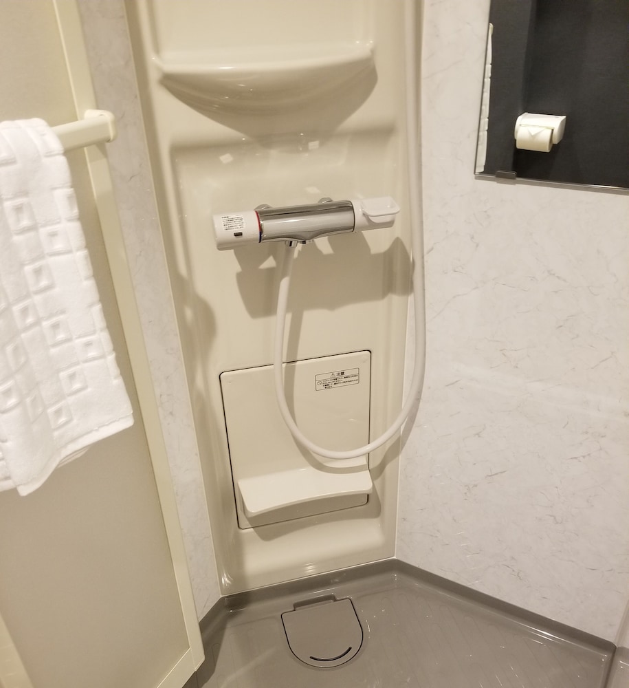 スーペリア ルーム 布団 禁煙 専用バスルーム バスルーム2 | My Home Inn Izumisano