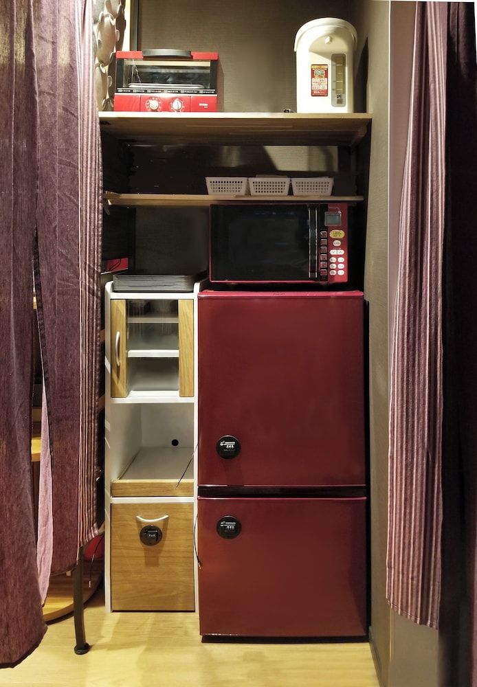 スーペリア ルーム 布団 禁煙 専用バスルーム 共用キッチン6 | My Home Inn Izumisano