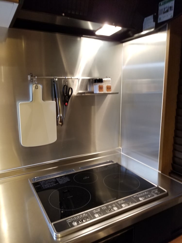 スーペリア ルーム 布団 禁煙 専用バスルーム 共用キッチン2 | My Home Inn Izumisano