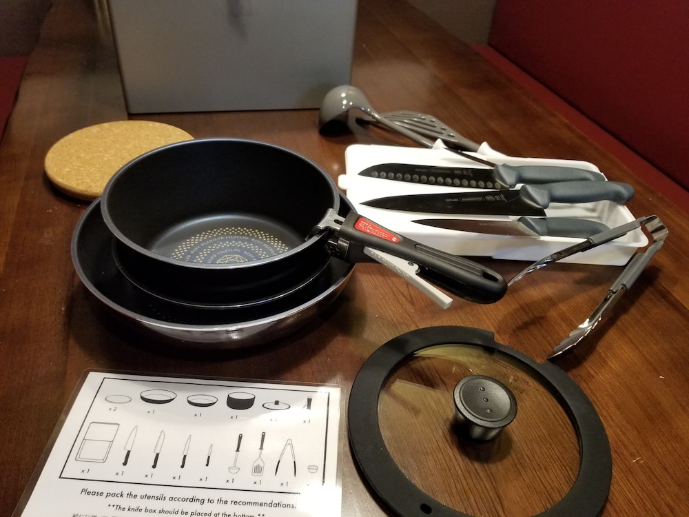 スーペリア ルーム 布団 禁煙 専用バスルーム 共用キッチン12 | My Home Inn Izumisano