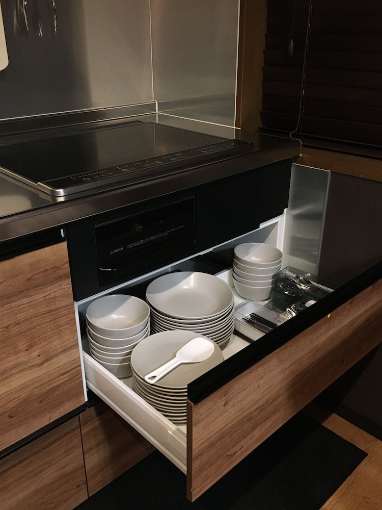 スーペリア ルーム 布団 禁煙 専用バスルーム 共用キッチン設備3 | My Home Inn Izumisano