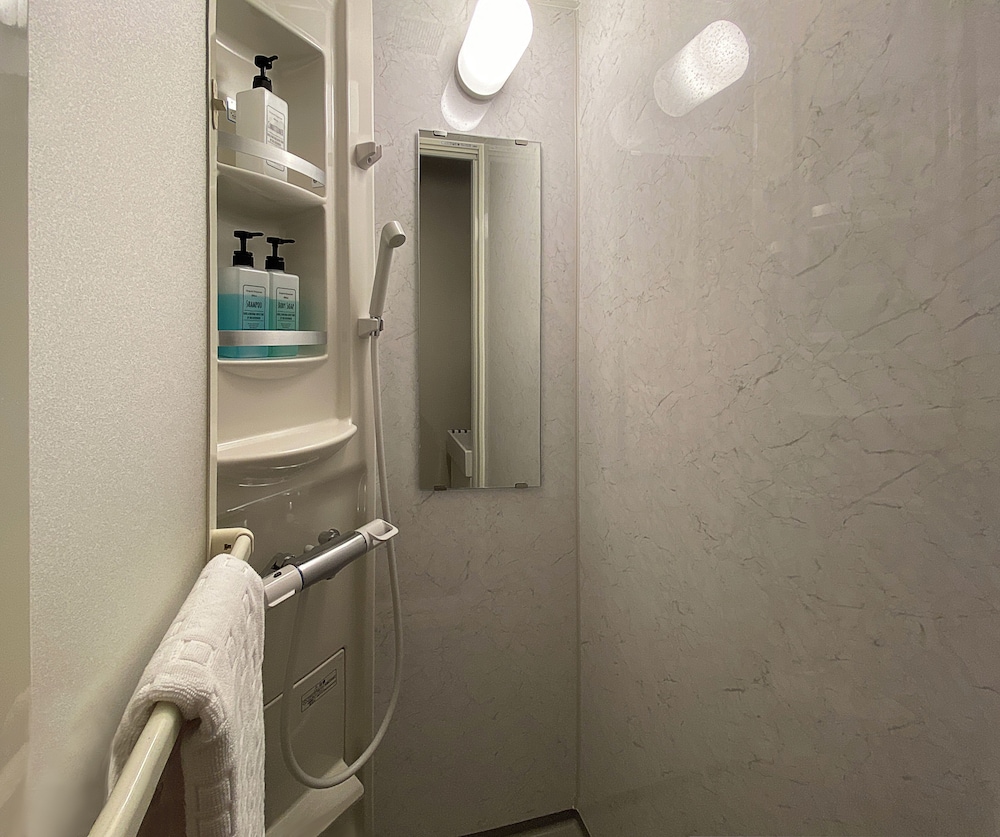 スーペリア ルーム 布団 禁煙 専用バスルーム バスルーム8 | My Home Inn Izumisano