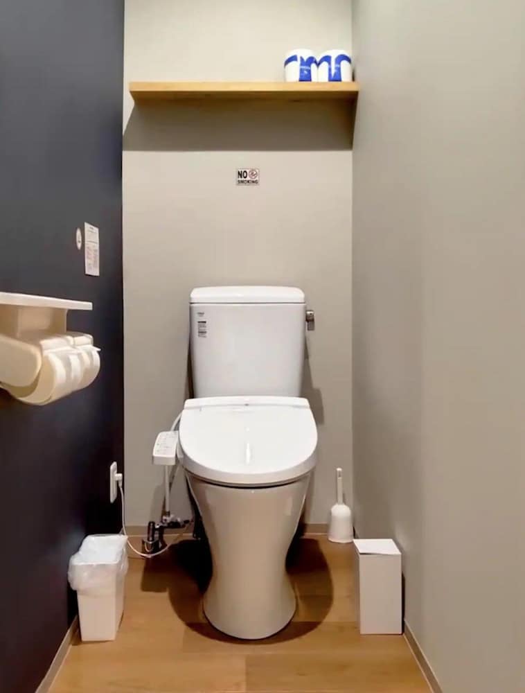 スーペリア ルーム 布団 禁煙 専用バスルーム バスルーム0 | My Home Inn Izumisano