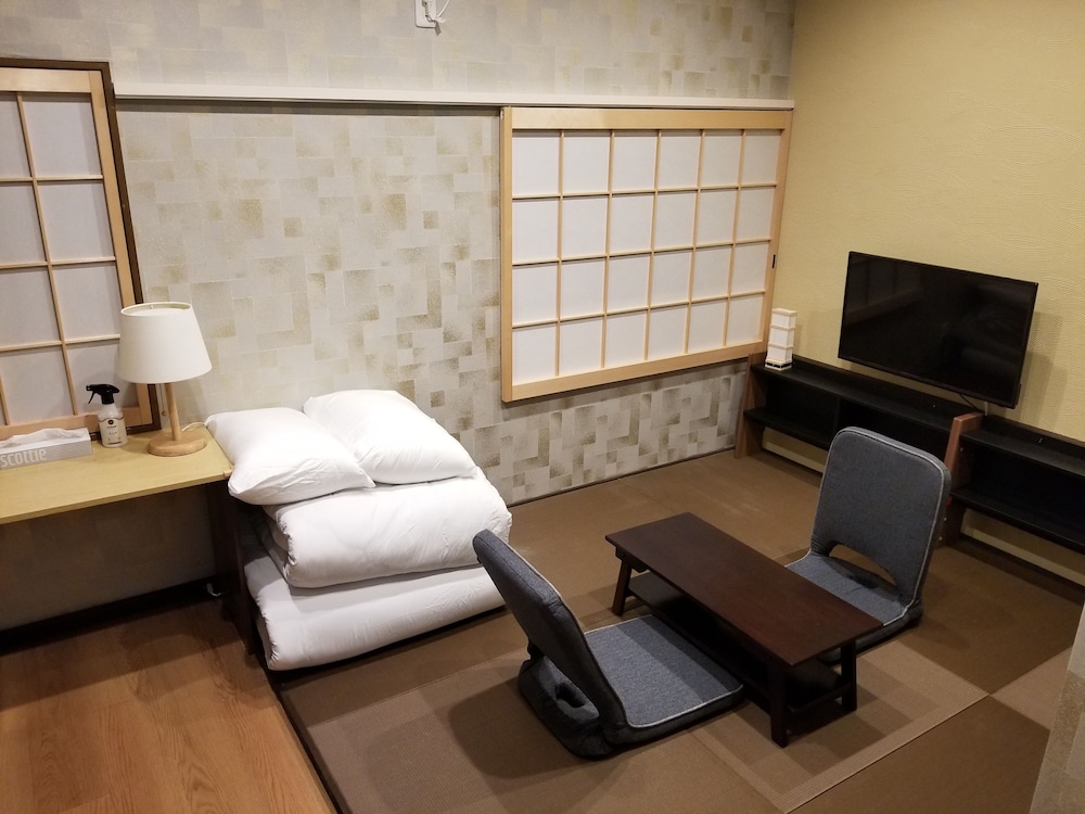 スタンダード ルーム 布団 禁煙 専用バスルーム 客室4 | My Home Inn Izumisano