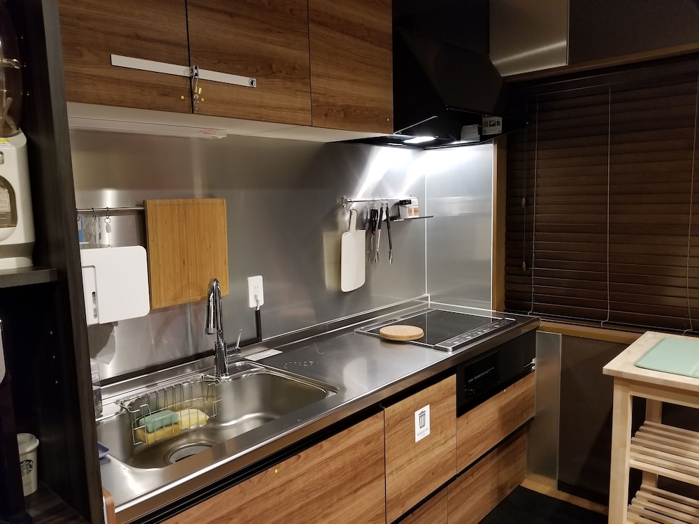 スーペリア ルーム 布団 禁煙 専用バスルーム 共用キッチン8 | My Home Inn Izumisano