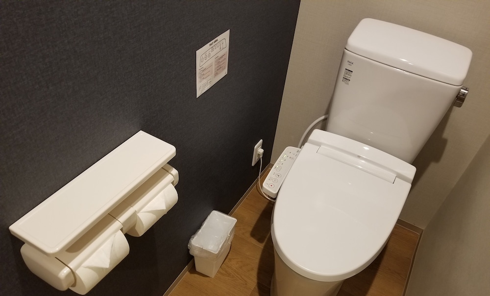 スーペリア ルーム 布団 禁煙 専用バスルーム バスルーム6 | My Home Inn Izumisano