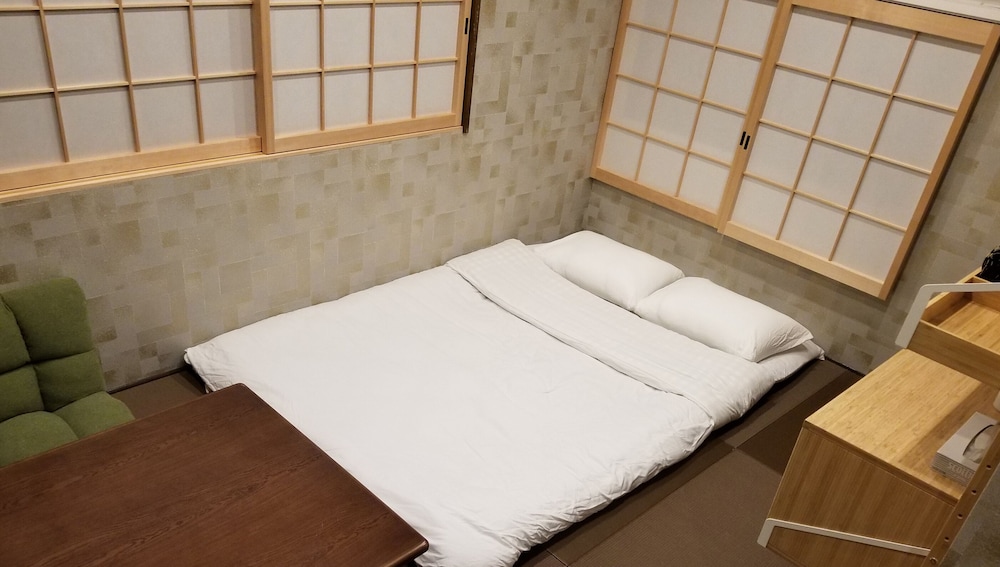 スーペリア ルーム 布団 禁煙 専用バスルーム 客室2 | My Home Inn Izumisano