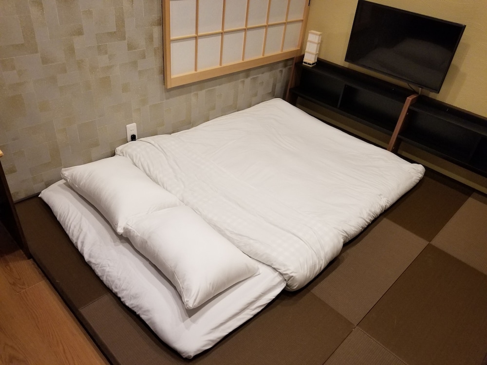 スタンダード ルーム 布団 禁煙 専用バスルーム 客室3 | My Home Inn Izumisano