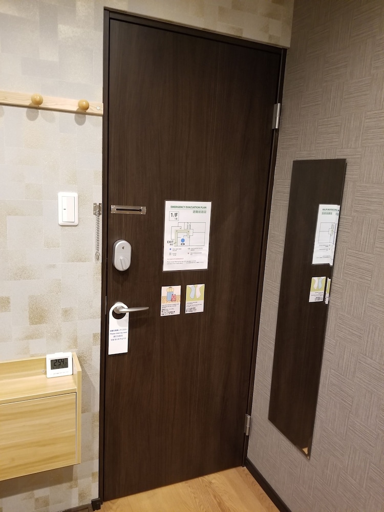 スタンダード ルーム 布団 禁煙 専用バスルーム 客室8 | My Home Inn Izumisano