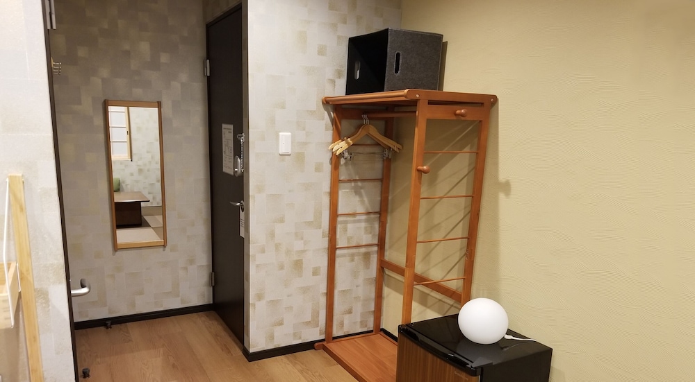 スーペリア ルーム 布団 禁煙 専用バスルーム 客室4 | My Home Inn Izumisano