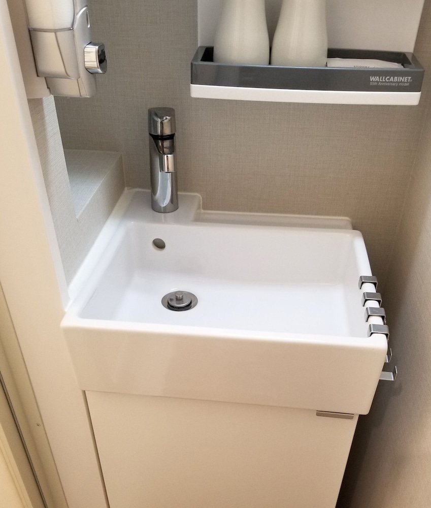 スーペリア ルーム 布団 禁煙 専用バスルーム バスルーム5 | My Home Inn Izumisano