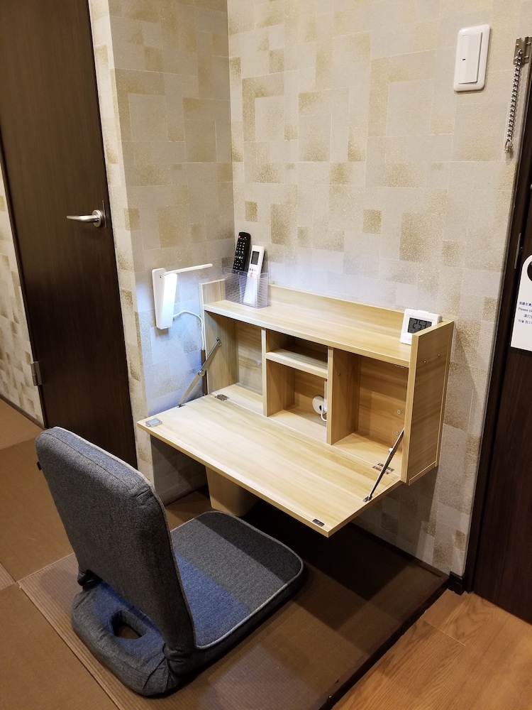 スタンダード ルーム 布団 禁煙 専用バスルーム 客室5 | My Home Inn Izumisano