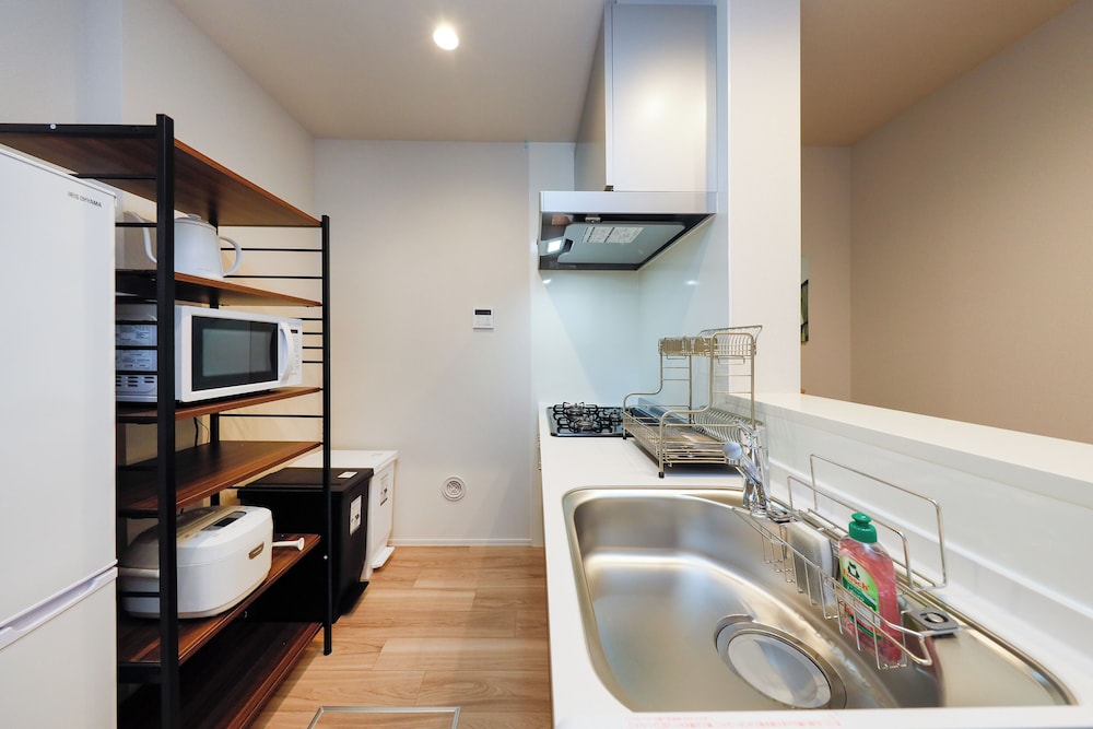 102/3名収容 禁煙 専用キッチン0 | La Terrasse 東駒形 by Tranova