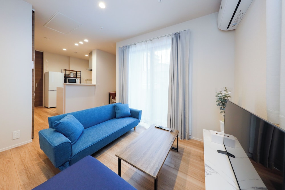 102/3名収容 禁煙 リビング エリア2 | La Terrasse 東駒形 by Tranova