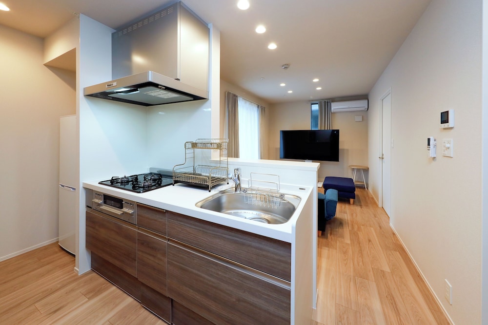 202, 302/4名収容 禁煙 専用キッチン0 | La Terrasse 東駒形 by Tranova