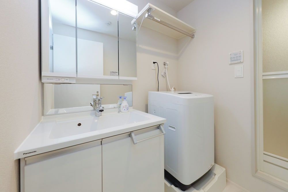 202, 302/4名収容 禁煙 バスルーム0 | La Terrasse 東駒形 by Tranova