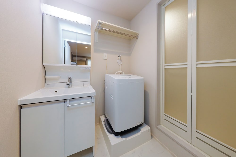 201, 301/3名収容 禁煙 バスルーム0 | La Terrasse 東駒形 by Tranova