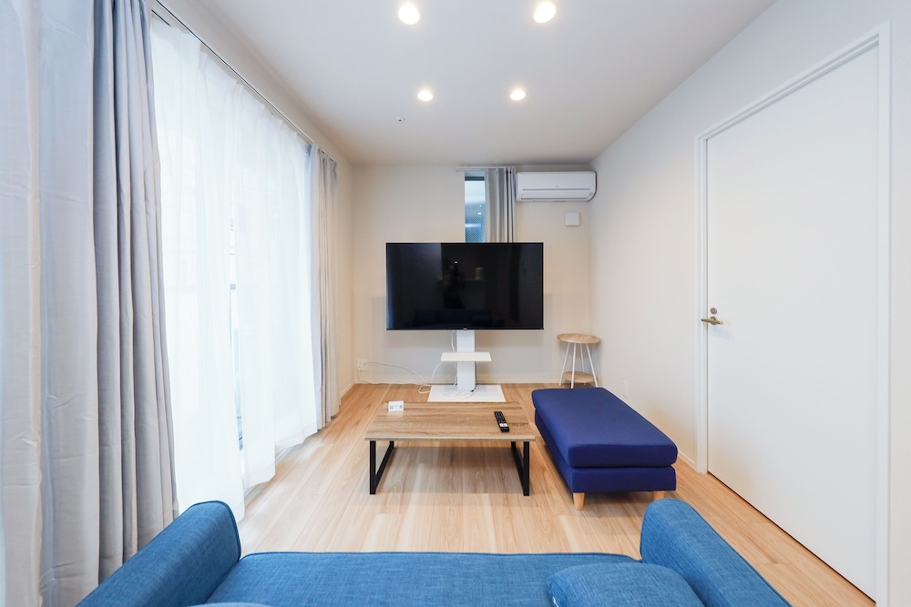 202, 302/4名収容 禁煙 リビング エリア1 | La Terrasse 東駒形 by Tranova