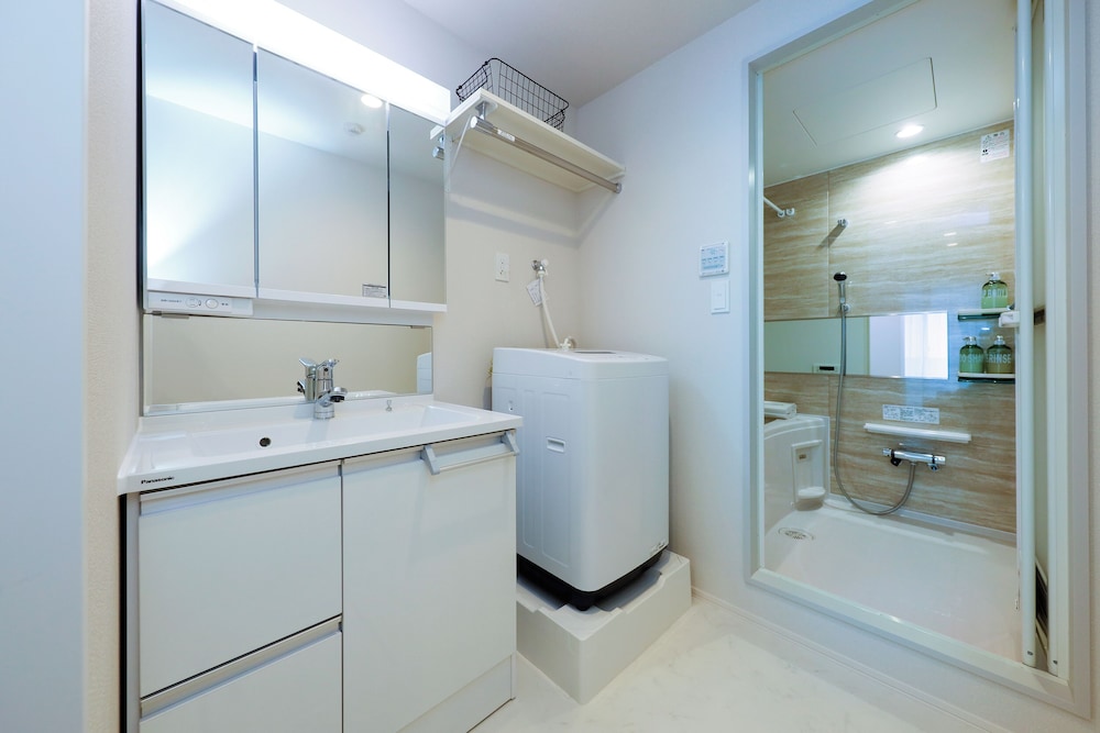 102/3名収容 禁煙 バスルーム0 | La Terrasse 東駒形 by Tranova