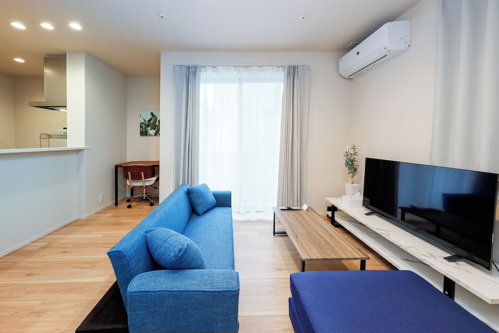 102/3名収容 禁煙 リビング エリア1 | La Terrasse 東駒形 by Tranova