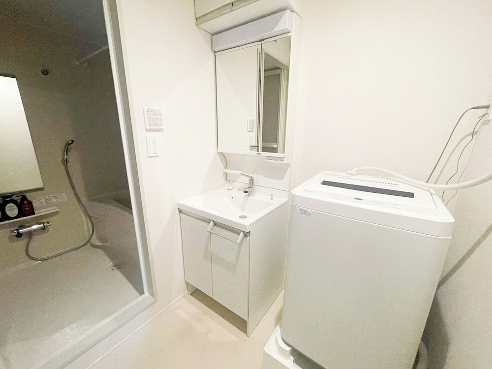 101/2名収容 禁煙 バスルーム0 | Everynet Shinjuku by Tranova