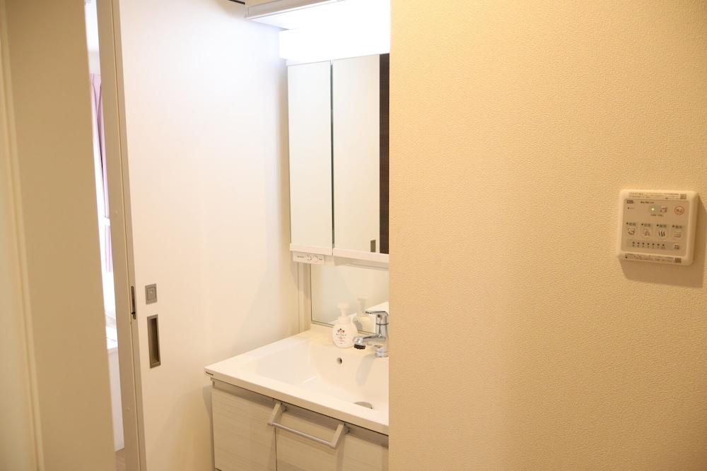 B303.403 バスルーム1 | Everynet Shinjuku by Tranova