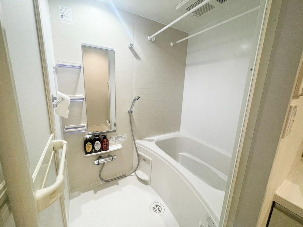 101/2名収容 禁煙 バスルーム1 | Everynet Shinjuku by Tranova