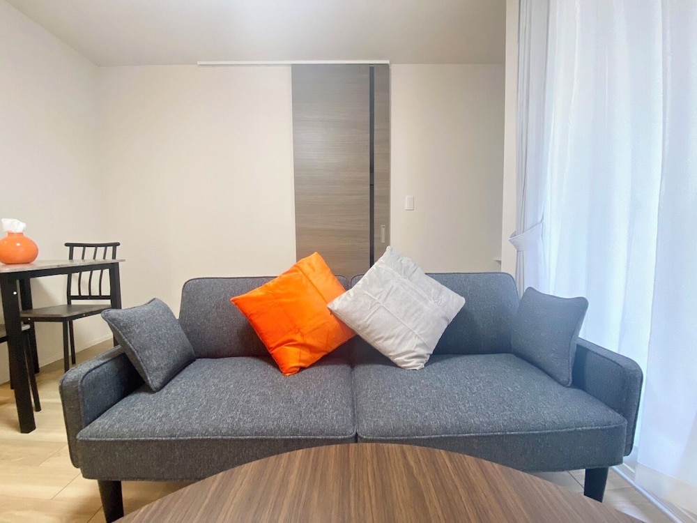 202 (3p) リビング エリア1 | Everynet Shinjuku by Tranova