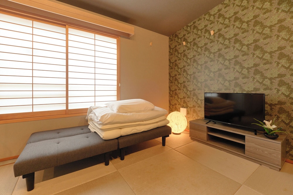 3F/3名収容 禁煙 リビング エリア2 | 旅館「禅」阿佐ヶ谷 by Tranova