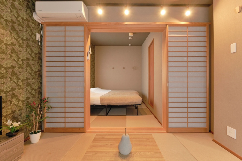 3F/3名収容 禁煙 リビング エリア5 | 旅館「禅」阿佐ヶ谷 by Tranova