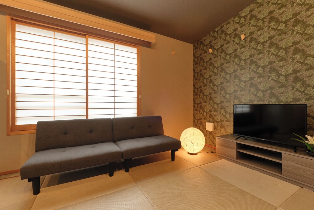3F/3名収容 禁煙 リビング エリア0 | 旅館「禅」阿佐ヶ谷 by Tranova