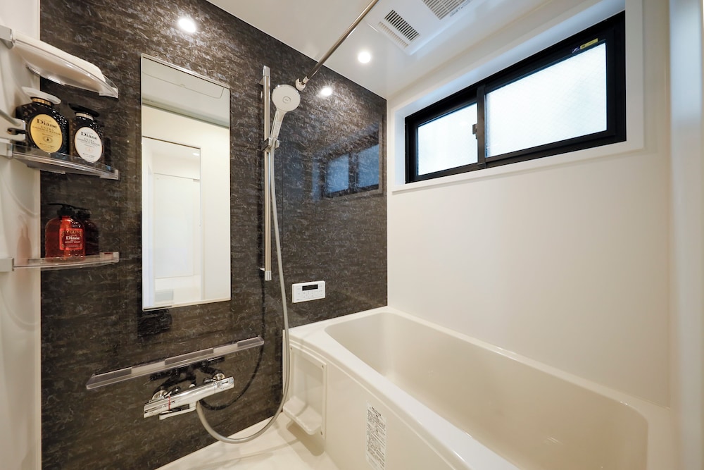 A/3名収容 禁煙 バスルーム1 | 世田谷千利休マンション by Tranova