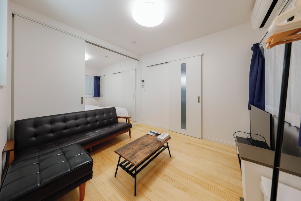 A/3名収容 禁煙 リビング エリア2 | 世田谷千利休マンション by Tranova