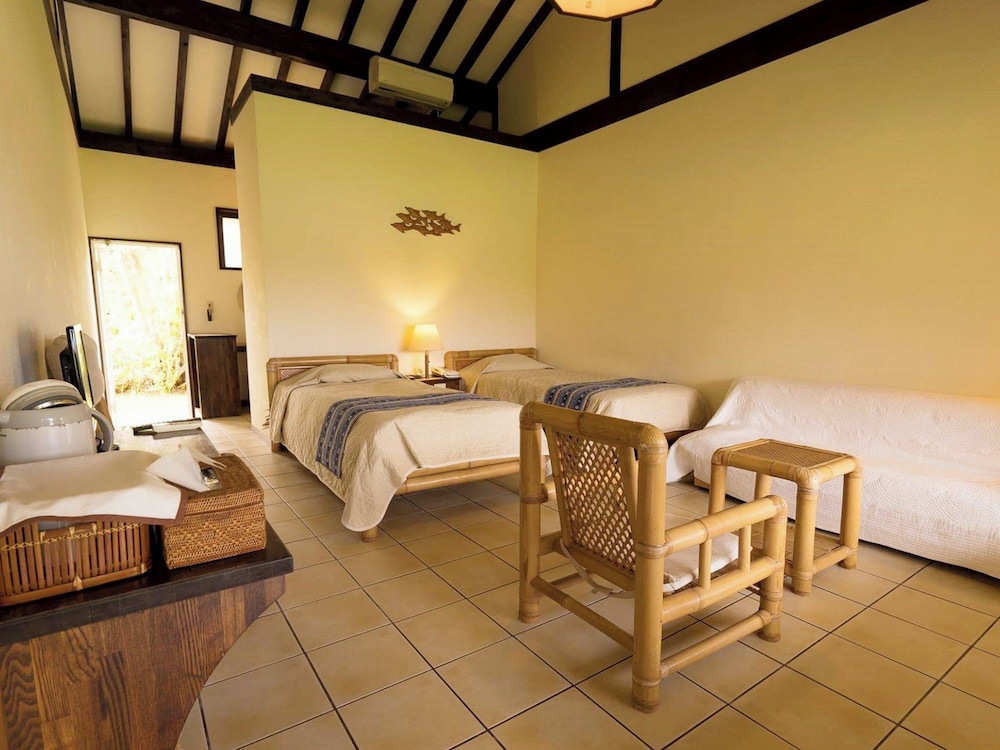 スーペリア ツインルーム パーシャル オーシャン ビュー 客室7 | ヴィラうなりざき