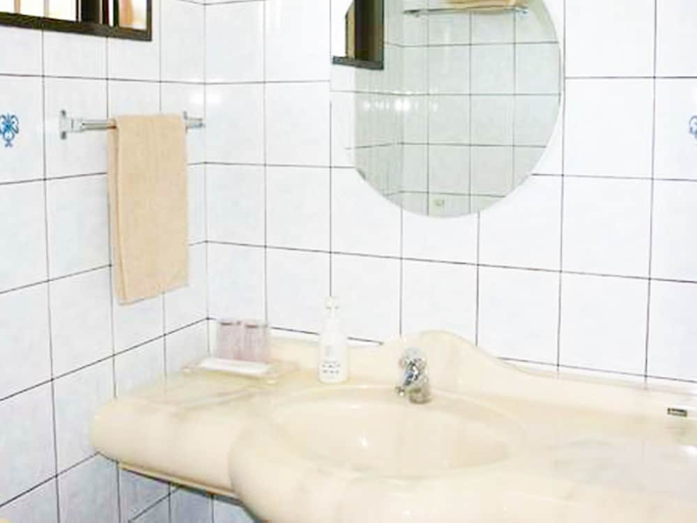 スーペリア ツインルーム パーシャル オーシャン ビュー 客室6 | ヴィラうなりざき