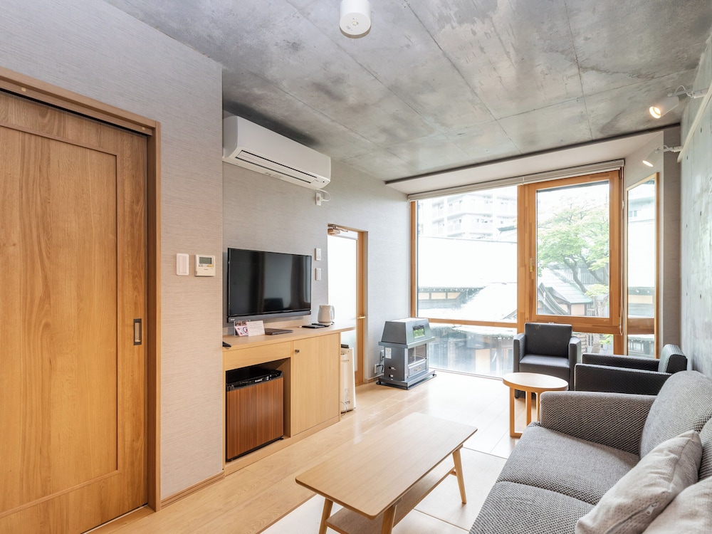 リビングスイート (セミダブル3台) 禁煙 客室5 | Tabist海宝樓 小樽