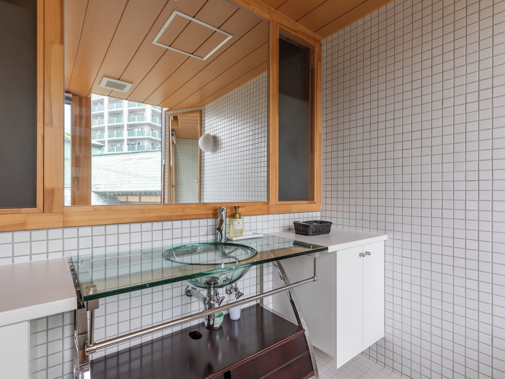 リビングスイート (セミダブル3台) 禁煙 バスルーム0 | Tabist海宝樓 小樽