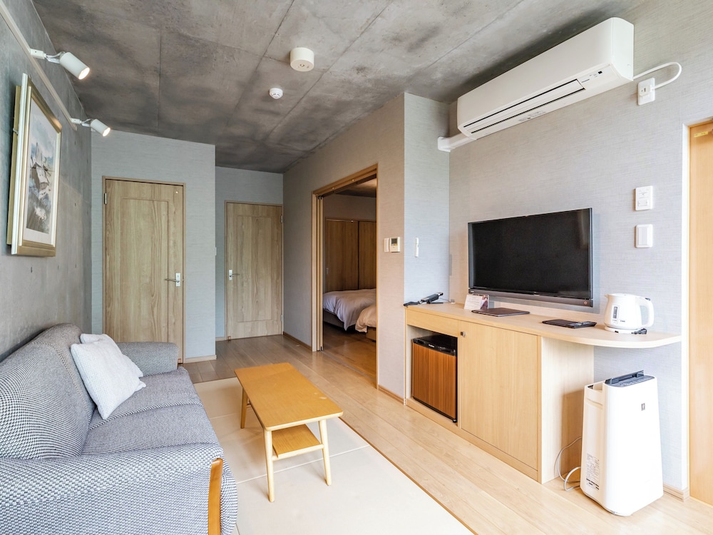 リビングスイート (セミダブル3台) 禁煙 客室4 | Tabist海宝樓 小樽