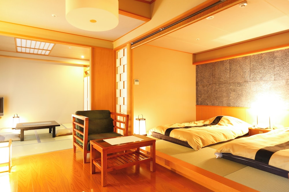 温泉かけ流し露天付　和モダンラグジュアリー 客室2 | ホテル南風荘