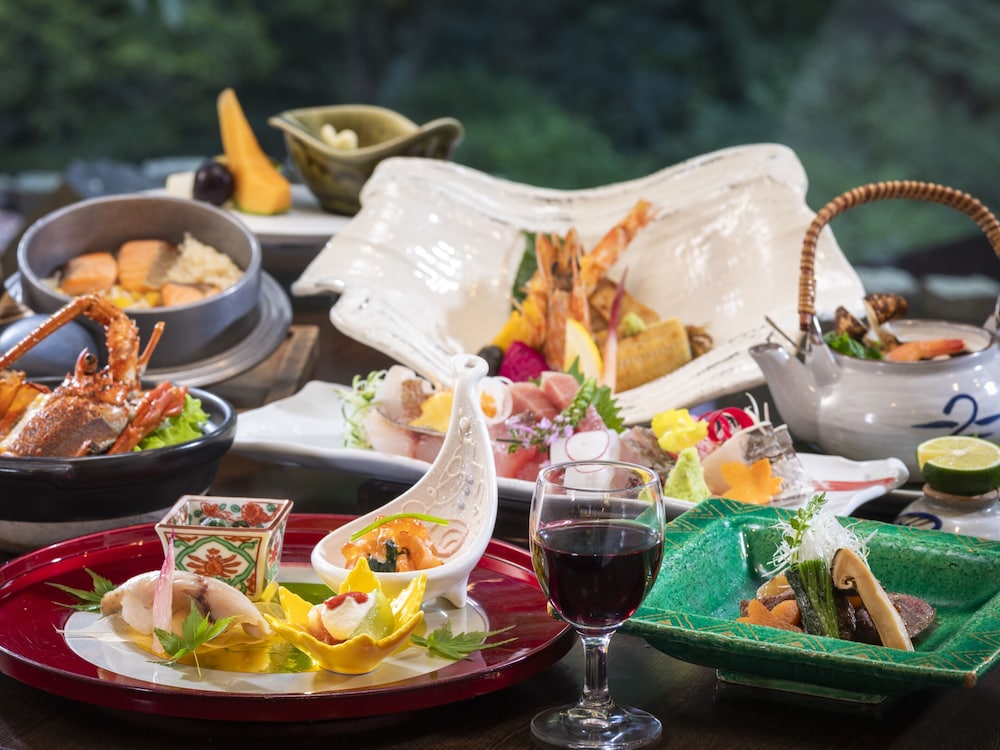 温泉かけ流し露天付 和モダンラグジュアリー | ホテル南風荘