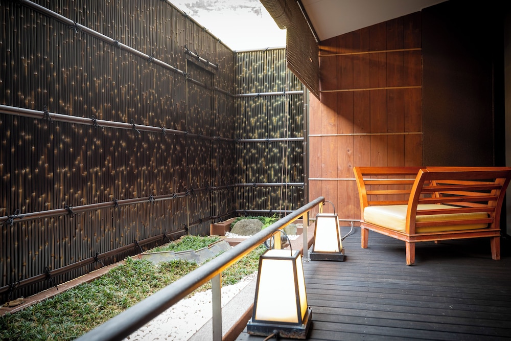 温泉露天付特別室 和室10畳+悠の間+温泉内風呂 客室3 | ホテル南風荘