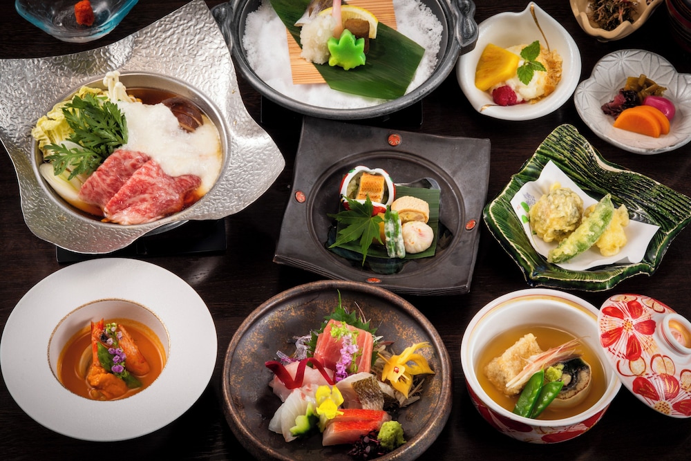 温泉露天付特別室 和室10畳+悠の間+温泉内風呂 | ホテル南風荘