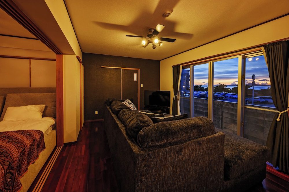 アパートメント リビング エリア10 | オーシャンビューテラス BISE 1F