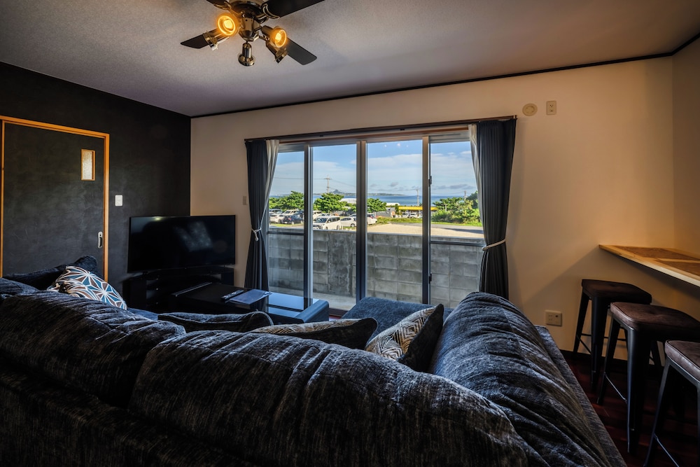 アパートメント リビング エリア13 | オーシャンビューテラス BISE 1F