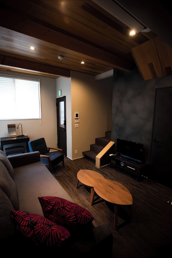 デラックス スイート リビング エリア1 | ホテル仙石原５３３