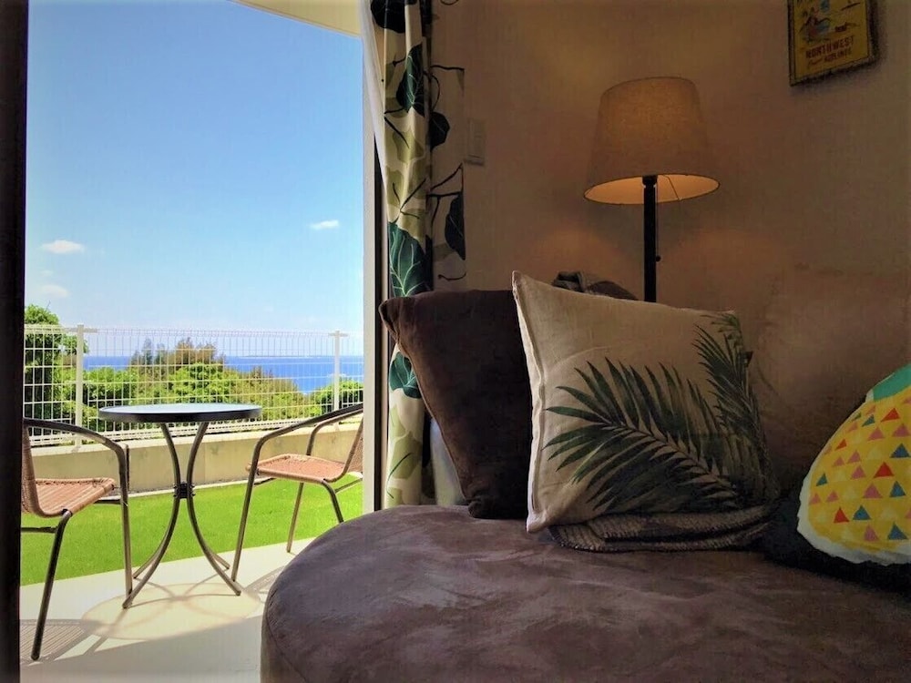 1LDK テラス付き 禁煙 リビング エリア2 | 美ら海テラス