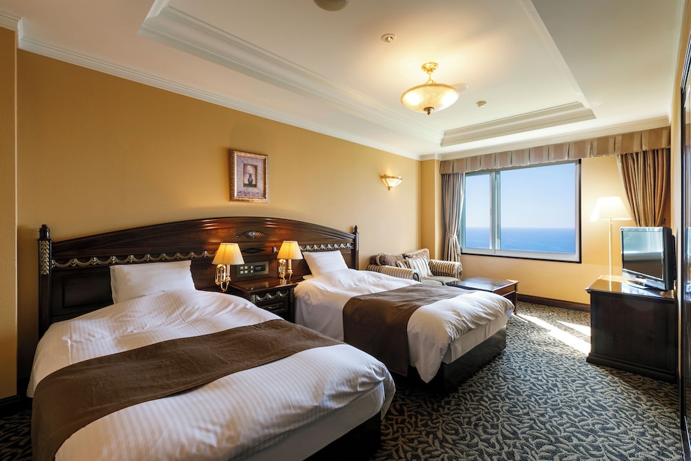 スーペリア ツインルーム シービュー 客室1 | ホテルノイシュロス小樽