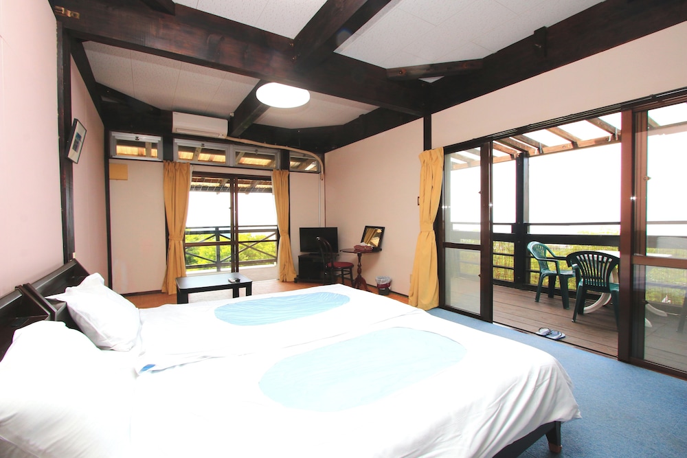 ツインルーム 客室1 | ちっちゃなお宿 風の丘