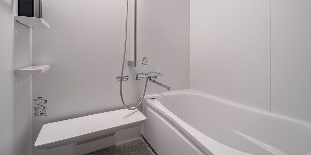 ファミリー スイート クイーンベッド 2 台 バルコニー バスルーム0 | Arcade Hotel