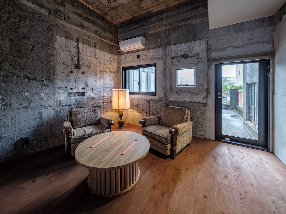 ファミリー スイート クイーンベッド 2 台 バルコニー 部屋からの景観0 | Arcade Hotel